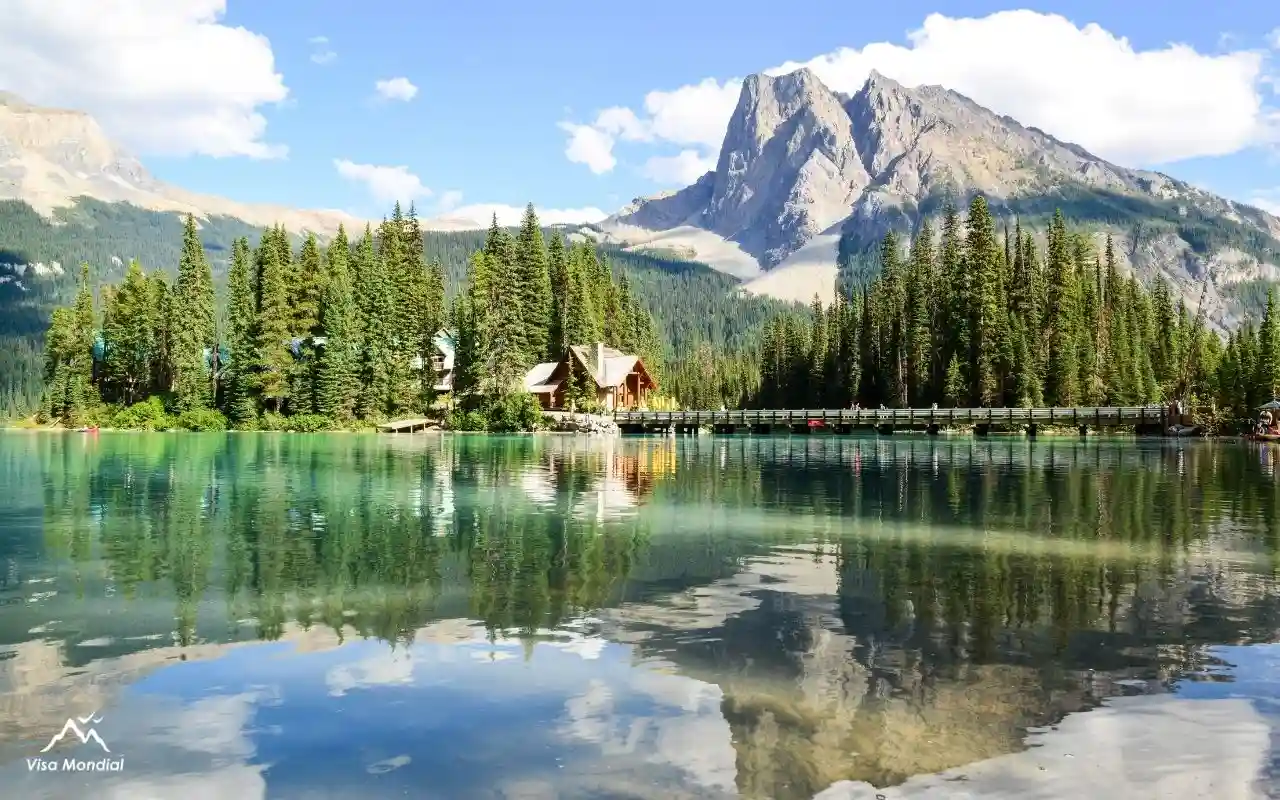 Emerald Lake، منظره کارت پستالی استان یوکان